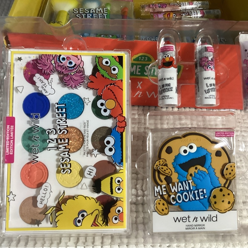 Wet n Wild Sesame Street Limit Ed Makeup Collection, PR Box + Bag + Sponge Set - Picture 12 of 16
